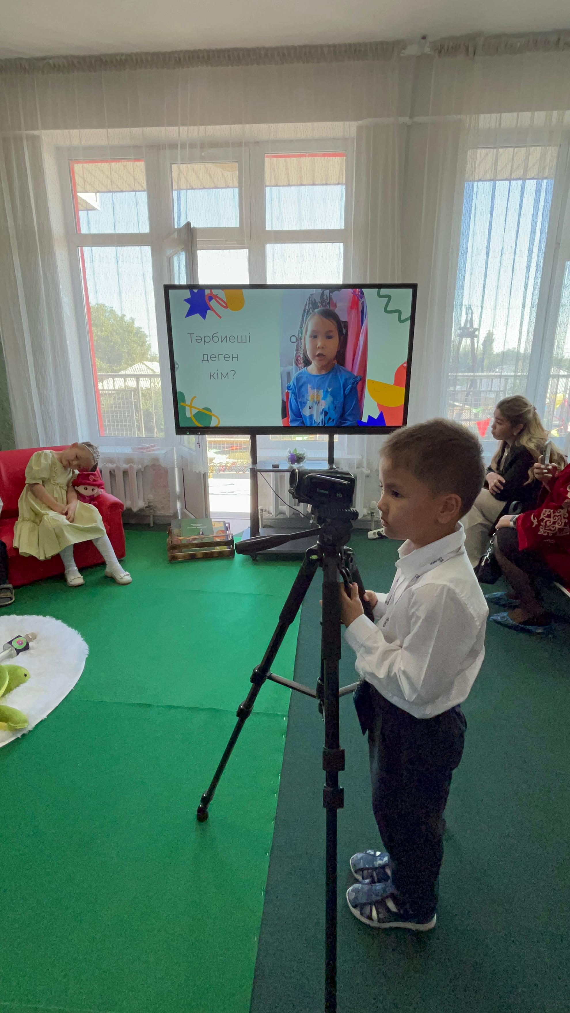 Балабақшамызда "Мектепке дейінгі білім берудегі ерте кәсіби бағдар" жоба аясында телестудия ашылды.