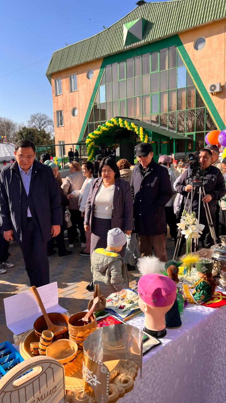 Ұжымдық көрме.Балабақшамыз  №156  мектебімен бірге "Өжеттің 100 жылдық тойында"